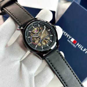 Tommy Hilfiger Watch this men analog watch from TOMMY HILFIGER will be a perfect pick-RCWT2033
