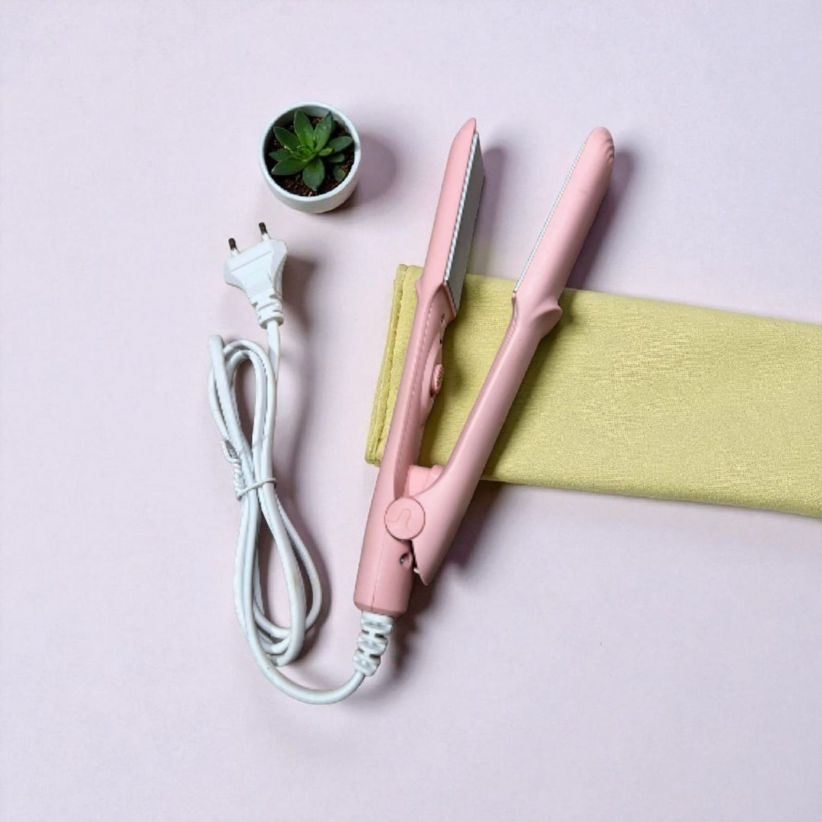 Mini Travel Hair Straightener – Pink - Image 4